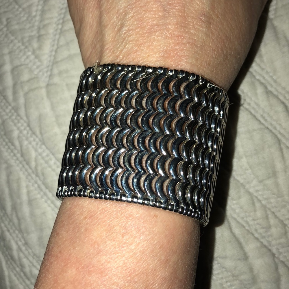 Silver color stretchy band bracelet 💥